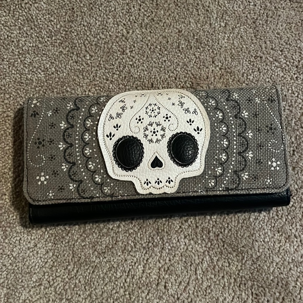 Loungefly skull wallet